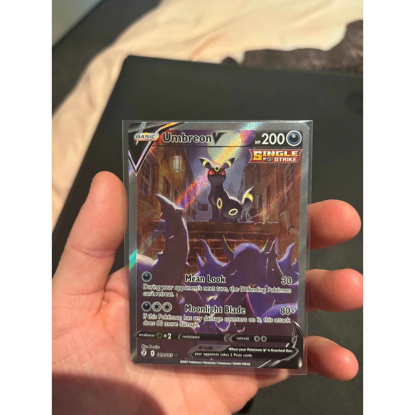 Umbreon V #189 Pokemon Evolving Skies